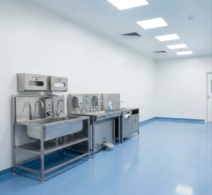 Metrolabs Cleanroom Sink Unit – SS 316L surgical grade, hands-free infrared faucet, deep-drawn coved bowl, concealed plumbing, pharmaceutical cleanroom