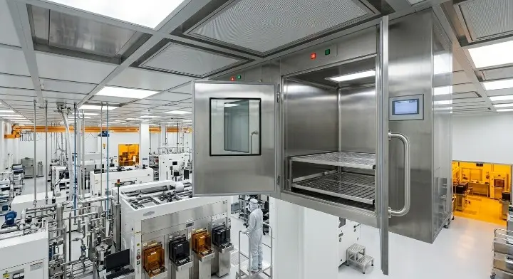 Metrolabs Cleanroom Pass-Through Cabinet – floor-mounted, SS 316L, trolley-compatible, EM interlock, pharmaceutical manufacturing
